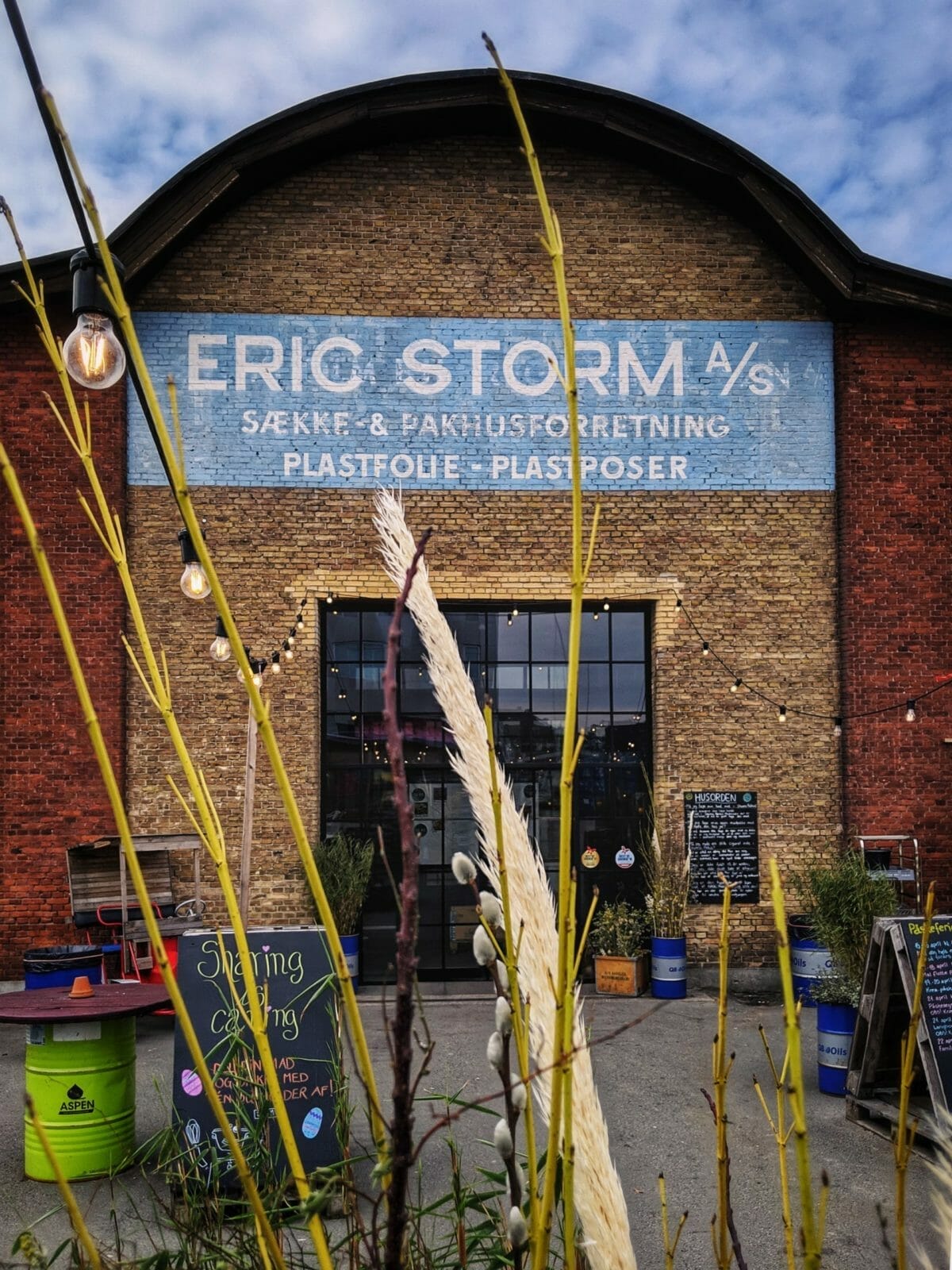 ODENSE SEHENSWÜRDIGKEITEN - 5 DINGE, DIE DU UNBEDINGT IN DER DÄNISCHEN STADT MACHEN SOLLTEST 31 Der Eingang zum Storms Pakhus - Odense Sehenswürdigkeiten