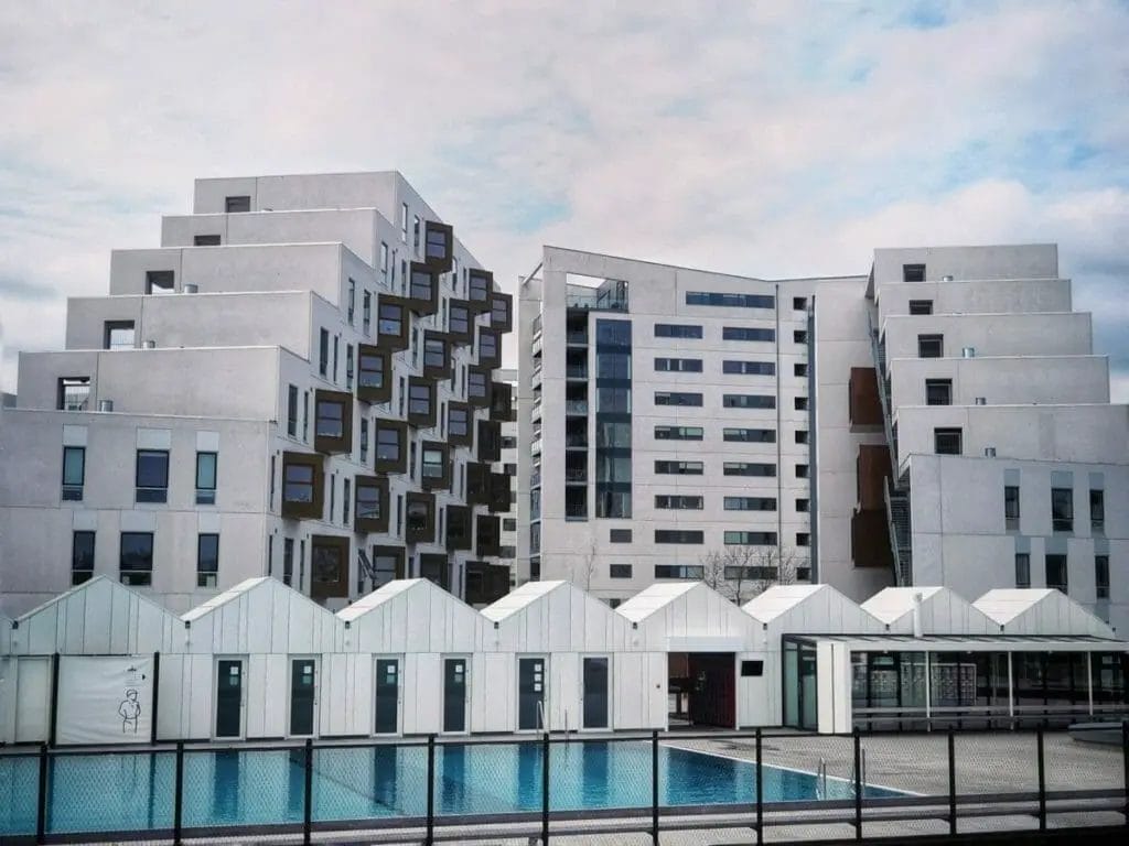 Moderne Architektur und das Schwimmbad im Hafen von Odense - Sehenswürdigkeiten Odense