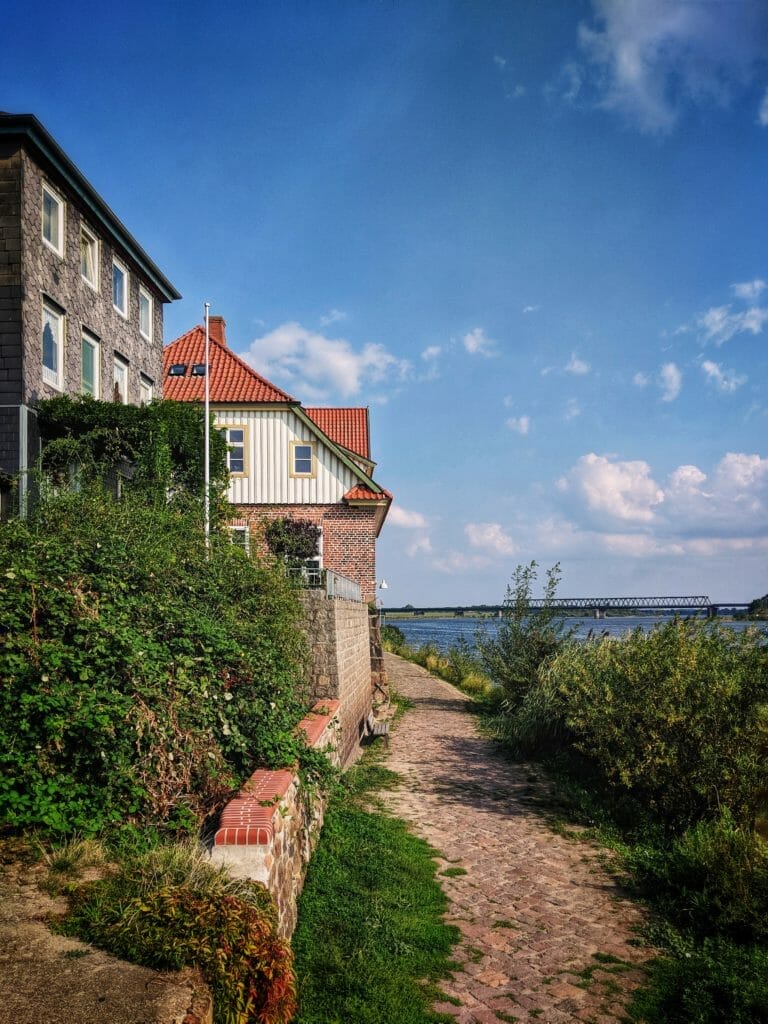 A DAYTRIP TO LAUENBURG 35 A DAYTRIP TO LAUENBURG 35