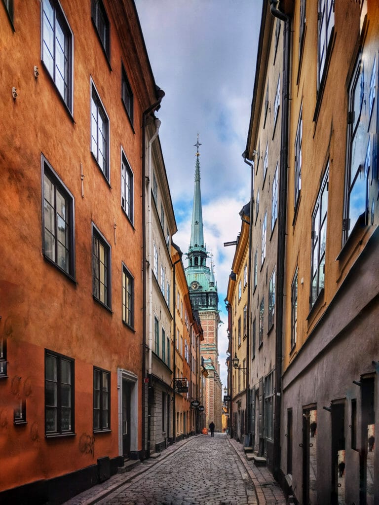 RUN YOUR WORLD STOCKHOLM 12 RUN YOUR WORLD STOCKHOLM 12