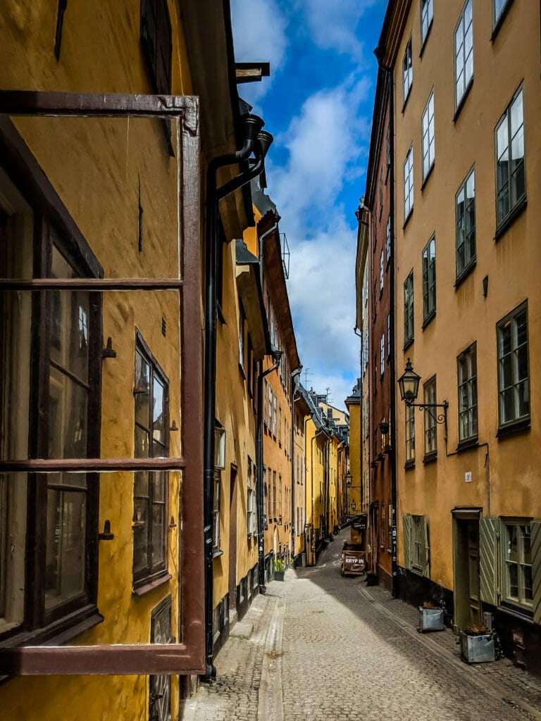 RUN YOUR WORLD STOCKHOLM 70 RUN YOUR WORLD STOCKHOLM 70