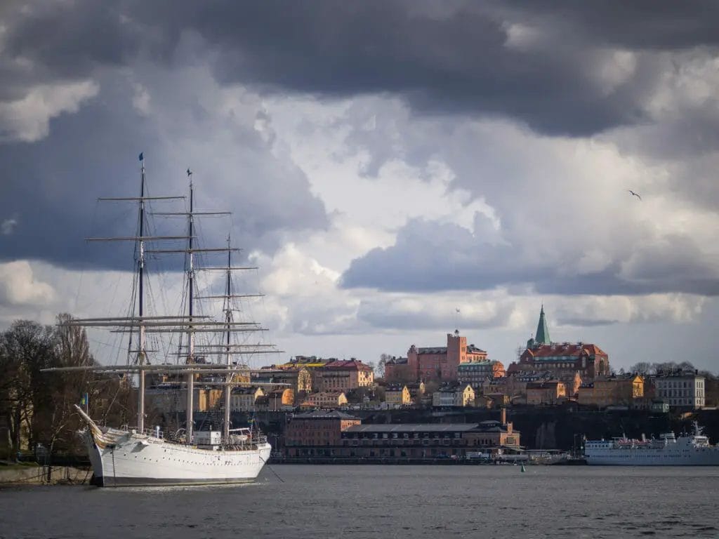 RUN YOUR WORLD STOCKHOLM 30 RUN YOUR WORLD STOCKHOLM 30