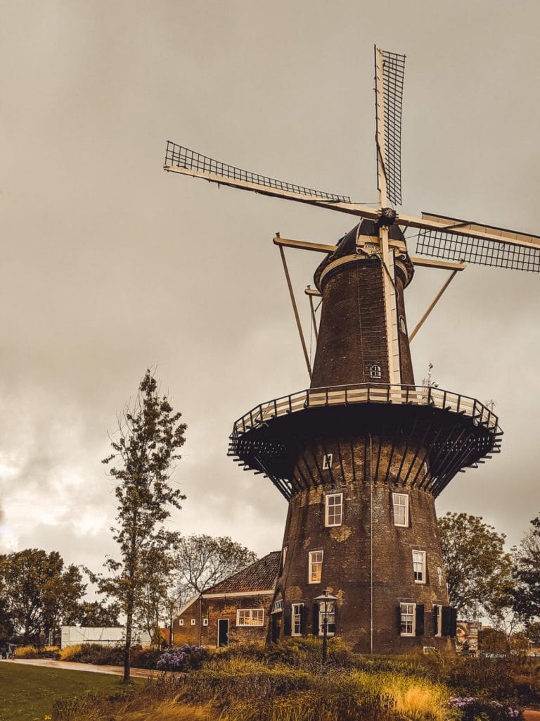 8 SCHÖNE HOLLAND STÄDTE, DIE DU UNBEDINGT BESUCHEN SOLLTEST! 73 Windmühle Molen De Valk in Leiden - Holland Städte