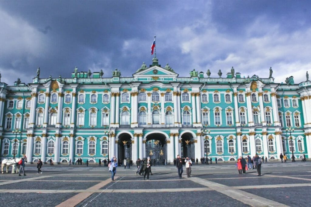 DIE 9 SCHÖNSTEN URLAUBSZIELE EUROPAS - SÜDOST- & OSTEUROPA 16 DIE 9 SCHÖNSTEN URLAUBSZIELE EUROPAS - SÜDOST- & OSTEUROPA 11