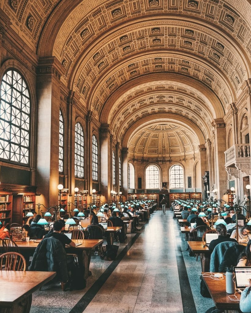 PHOTOGRAPHY TIPS: 7 PHOTOGRAPHERS SHARE THEIR TIPS TO INSTANTLY TAKE BETTER PHOTOS 5 Öffentliche Bibliothek - Öffentliche Bibliothek von Boston