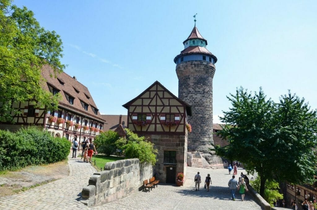 16 EINZIGARTIGE AUSFLUGSZIELE IN BAYERN FÜR DICH 21 Die Nürnberger Burg - Ausflugsziele Bayern