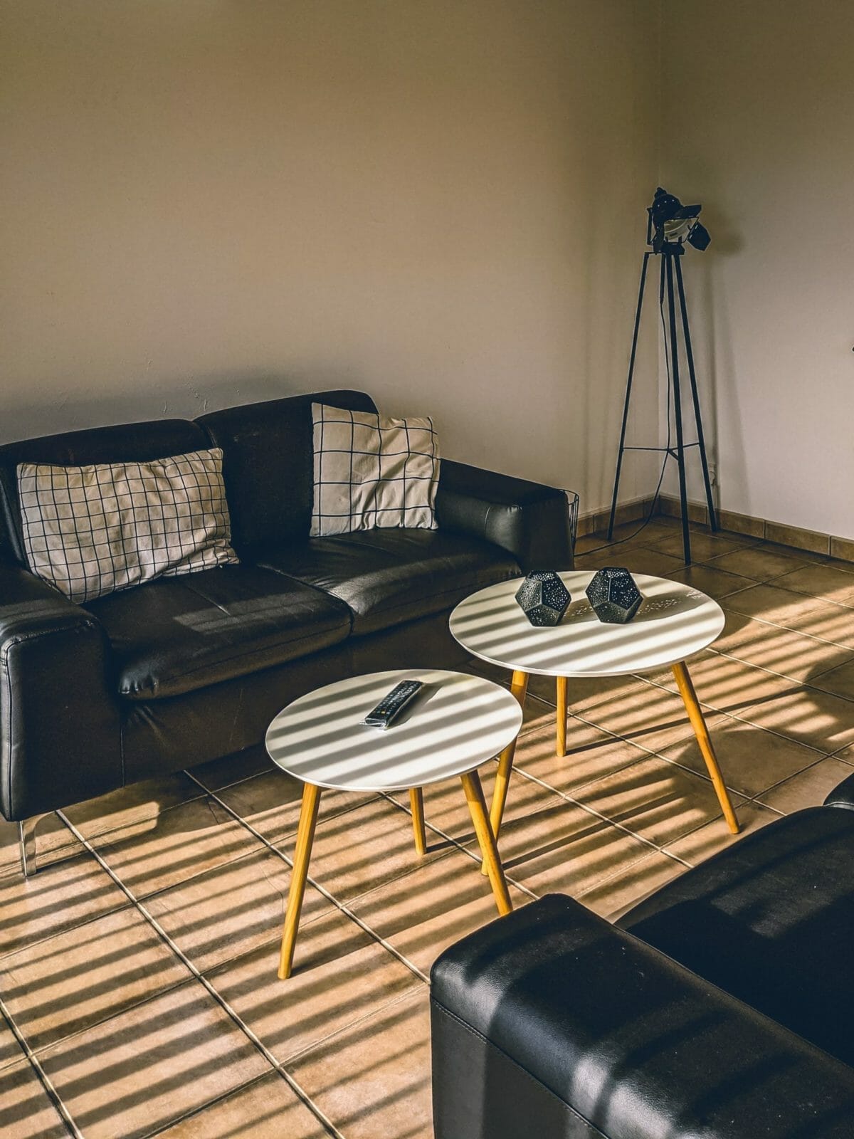 URLAUB DÄNEMARK - UNBEZAHLBARE FAMILIENMOMENTE IM FERIENHAUS 10 Wohnzimmer - Couchtisch