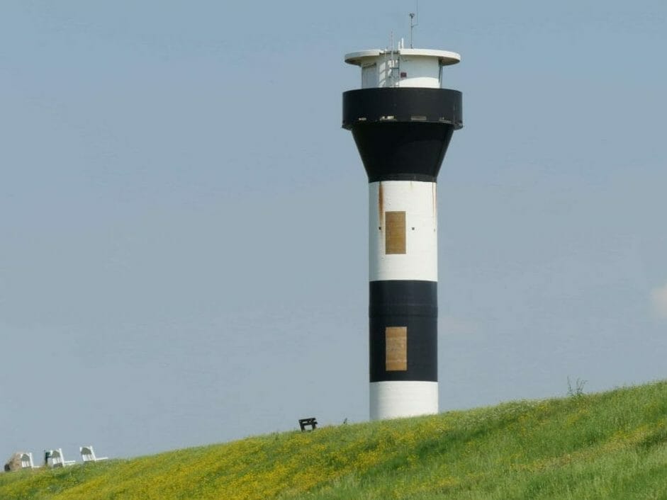 AUSFLUGSZIELE NIEDERSACHSEN - 25+ IDEEN FÜR AUSFLÜGE & ME(E)HR 8 Ausflugsziele Niedersachsen - Altes Land - Deich mit Leuchtfeuer