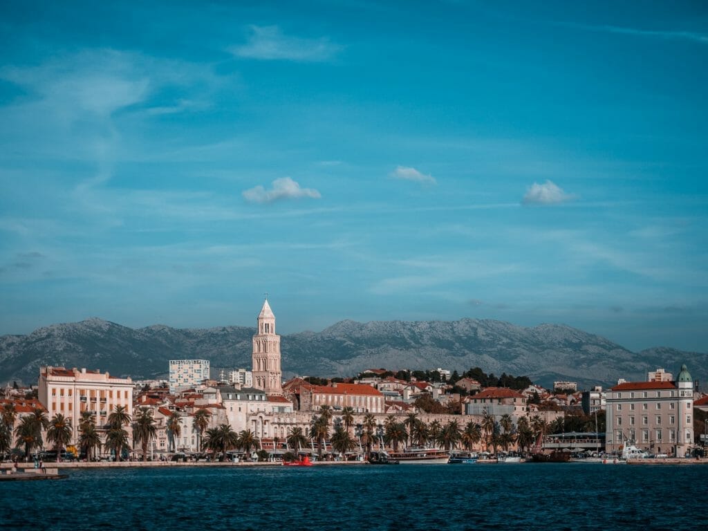 DIE 9 SCHÖNSTEN URLAUBSZIELE EUROPAS - SÜDOST- & OSTEUROPA 8 DIE 9 SCHÖNSTEN URLAUBSZIELE EUROPAS - SÜDOST- & OSTEUROPA 6