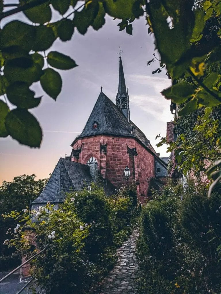 Schönste Städte Deutschlands - Marburg - Die Kugelkirche in Marbeurg