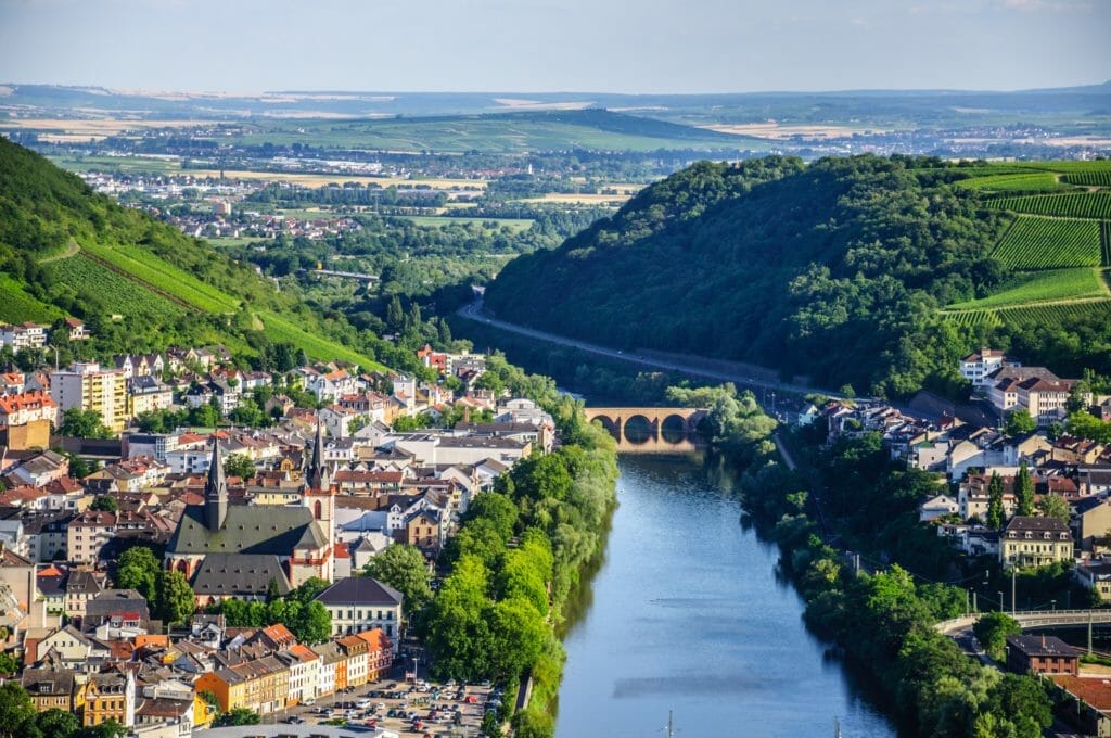 Städte am Rhein - Bingen am Rhein. Luftaufnahme von Bingen am Rhein mit Blick auf den Rhein