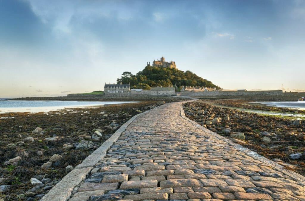 30 FAMOUS LANDMARKS IN THE UNITED KINGDOM EVERYONE MUST VISIT 28