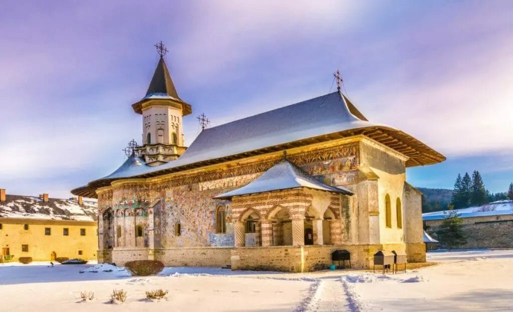 26 FAMOUS ROMANIAN LANDMARKS YOU NEED TO VISIT 2