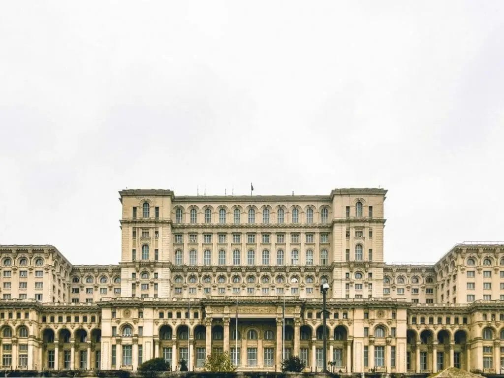 26 FAMOUS ROMANIAN LANDMARKS YOU NEED TO VISIT 3
