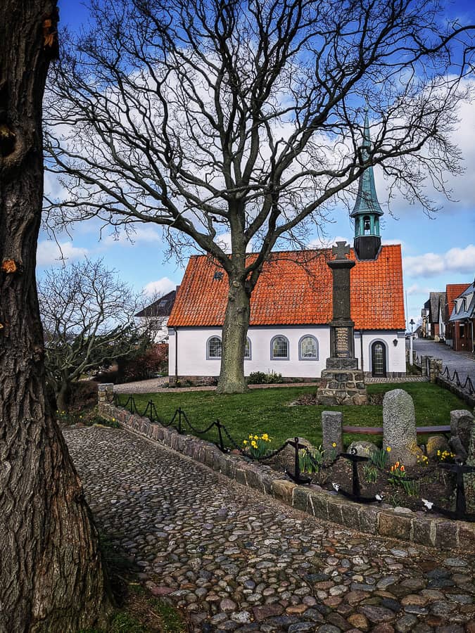 SEHENSWÜRDIGKEITEN KAPPELN: AUSFLÜGE UND AKTIVITÄTEN IN DER STADT AN DER SCHLEI 14 Kirche in Maasholm - Kappeln Sehenswürdigkeiten