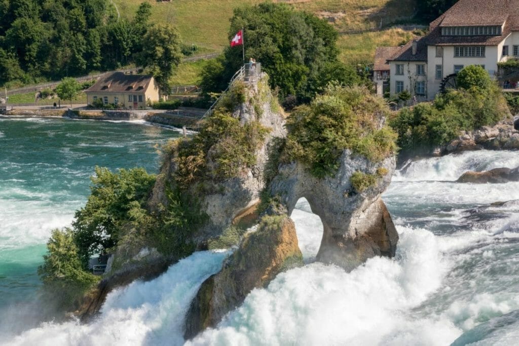 TOP 20 LANDMARKS OF SWITZERLAND -UNFORGETTABLE SIGHTS, ATTRACTIONS & ACTIVITIES 4 TOP 20 LANDMARKS OF SWITZERLAND -UNFORGETTABLE SIGHTS, ATTRACTIONS & ACTIVITIES 3
