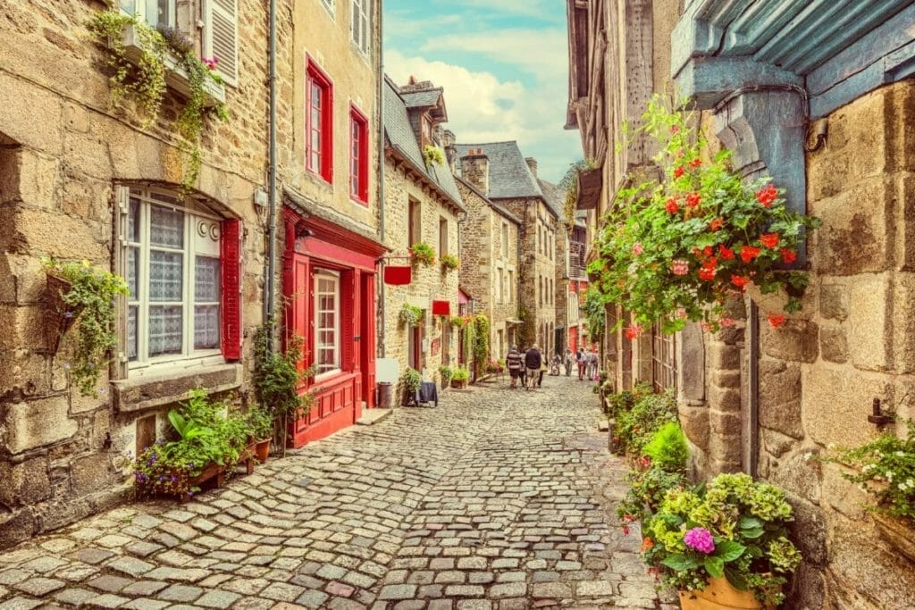 30 FAMOUS LANDMARKS IN FRANCE TO VISIT AT LEAST ONCE IN YOUR LIFETIME 12