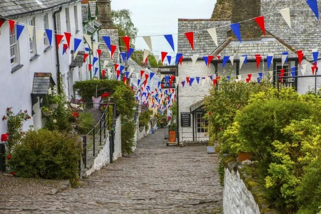 15 SEASIDE TOWNS IN DEVON, UK: WHERE TO GO ON HOLIDAY 4