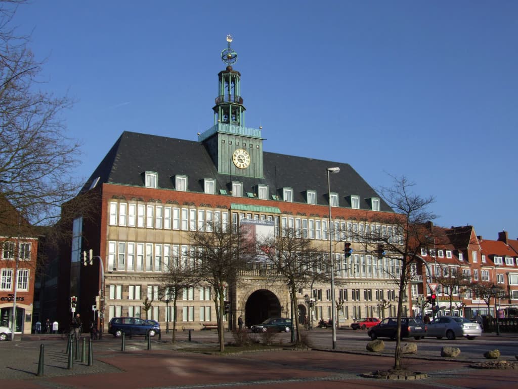 DIE 11 INTERESSANTESTEN EMDEN SEHENSWÜRDIGKEITEN UND AUSFLUGSZIELE 13 DIE 11 INTERESSANTESTEN EMDEN SEHENSWÜRDIGKEITEN UND AUSFLUGSZIELE 12