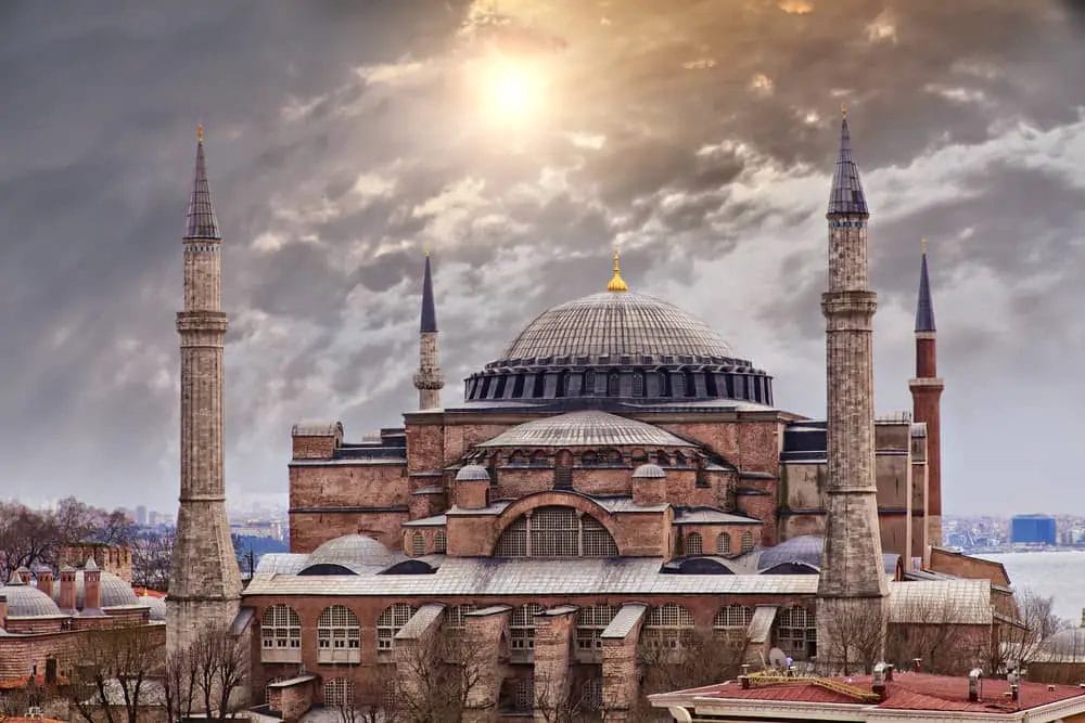 Hagia Sofia mit dramatischem Himmel - Türkei Sehenswürdigkeiten