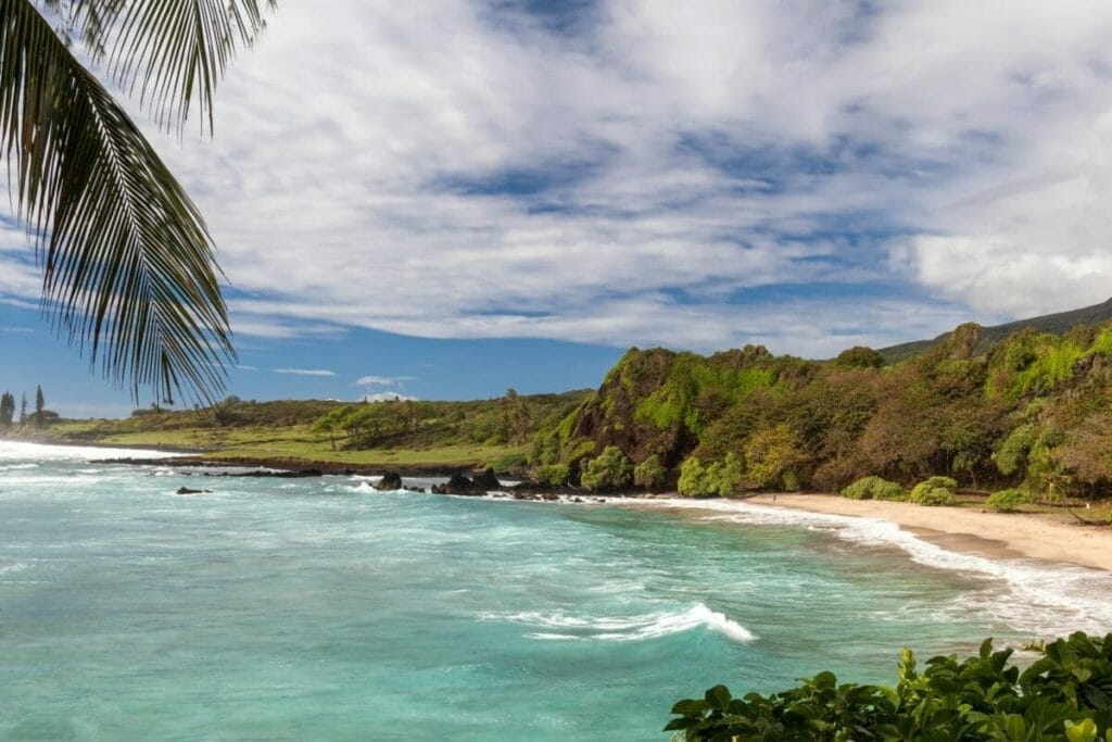 15 OF THE MOST BEAUTIFUL BEACHES IN HAWAII YOU CAN'T MISS! 8 Hamoa Beach, Maui - Beach in Hawaii