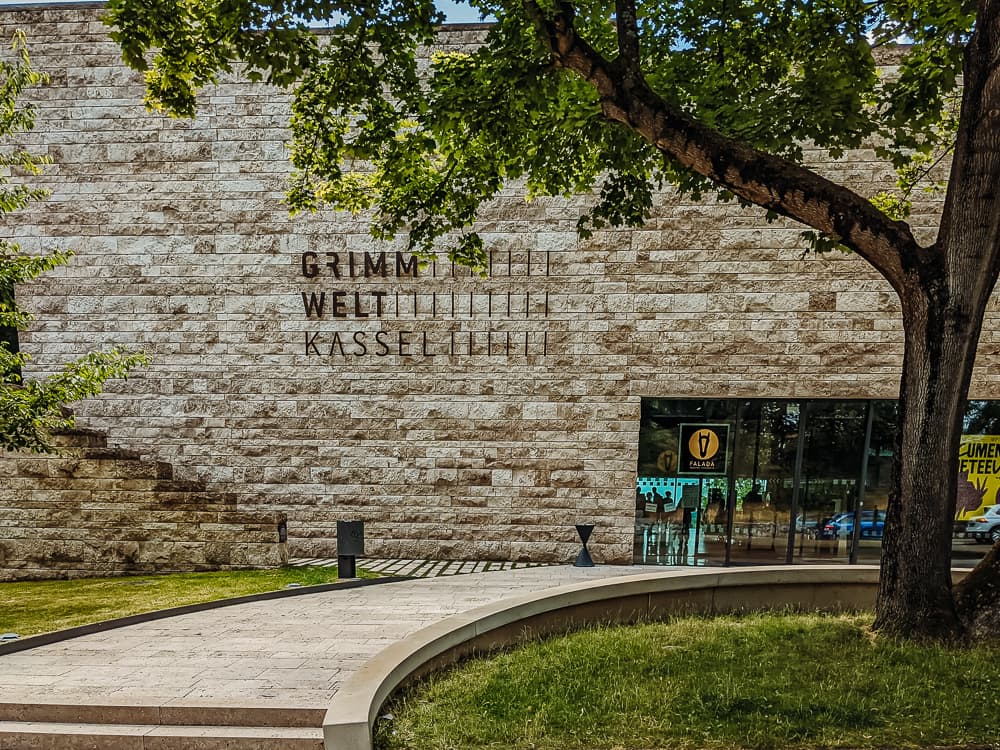 KASSEL SEHENSWÜRDIGKEITEN: DIE 14 BESTEN ATTRAKTIONEN IN KASSEL ALTSTADT UND UMGEBUNG 13 Eingang zur Grimmwelt - Kassel Sehenswürdigkeiten