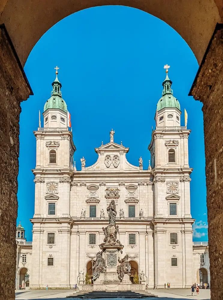 Aussenansicht des Salzburger Doms - Salzburg Sehenswürdigkeiten