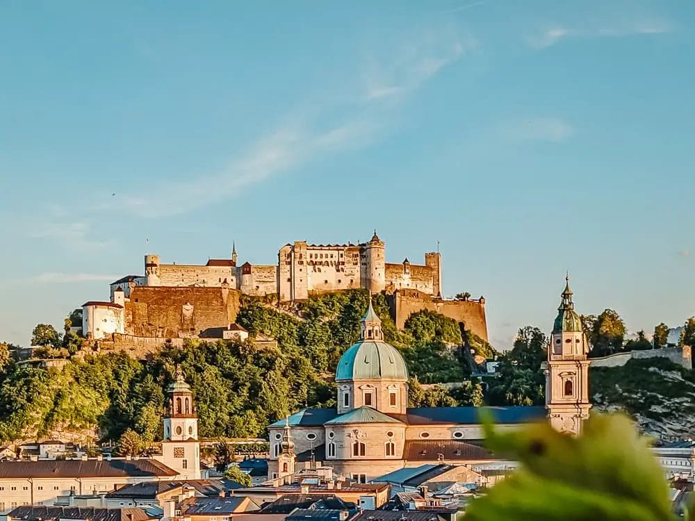 Blick auf die Festung Hohelnsalzburg vom Kapuzinerberg aus - Salzburg Sehenswürdigkeiten