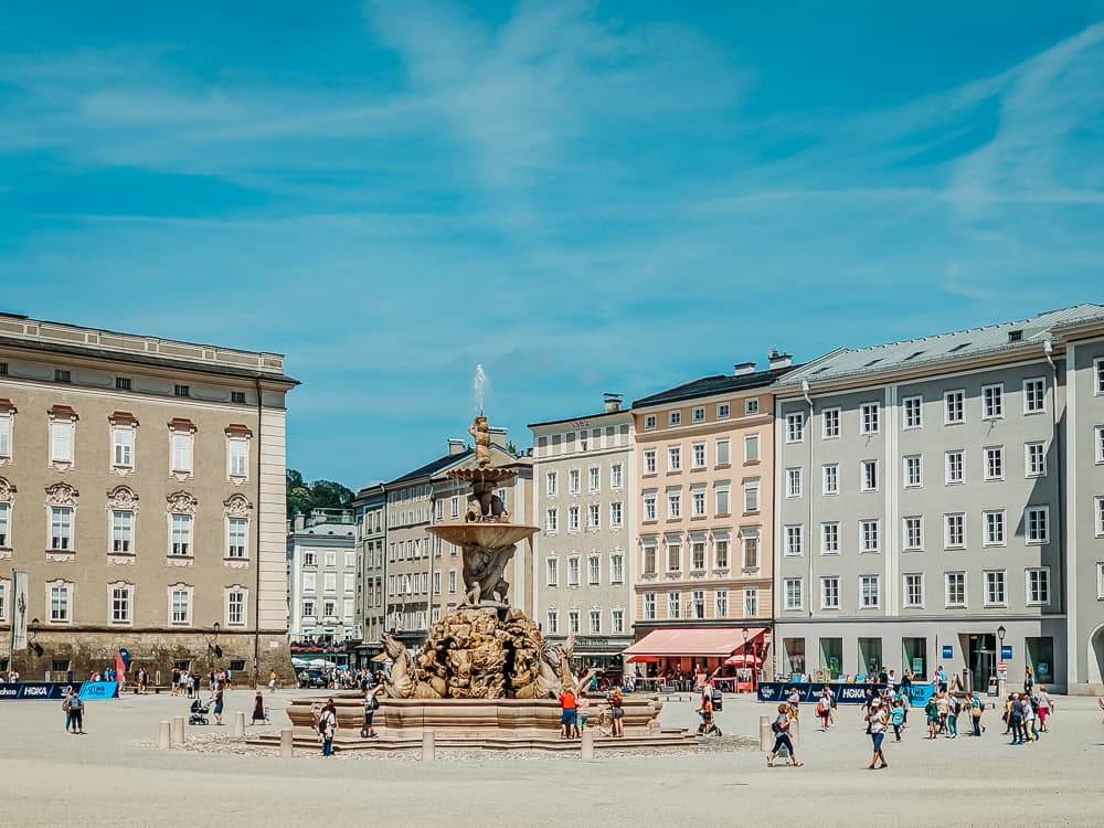 TOP 15 SEHENSWÜRDIGKEITEN IN DER MOZARTSTADT SALZBURG 13 Residenzplatz in Salzburg - Salzburg Sehenswürdigkeiten