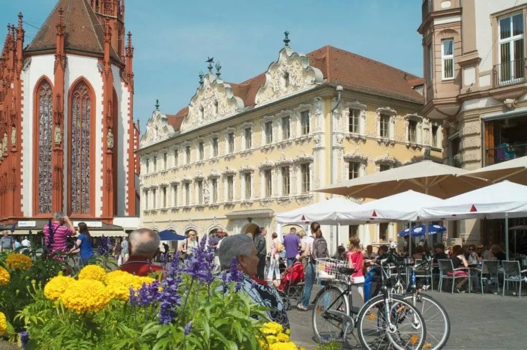 Falkenhaus auf dem Würzburger Marktplatz - Würzburg Sehenswürdigkeiten