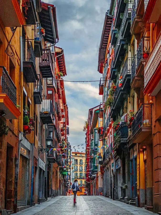 Die Altstadt von Bilbao mit ihren bunten Gassen - Bilbao Sehenswürdigkeiten