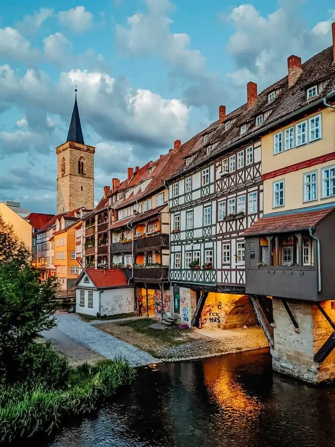 Die berühmte Krämerbrücke von aussen - Erfurt Sehenswürdigkeiten
