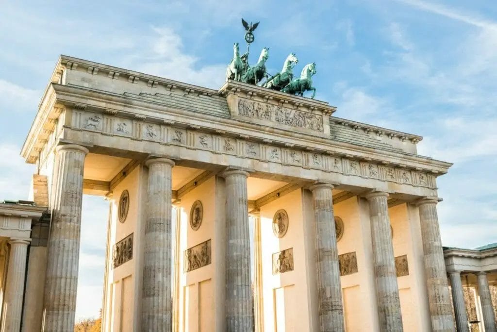 Brandenburger Tor mit der Quadriga in Berlin - Europa Sehenswürdigkeiten