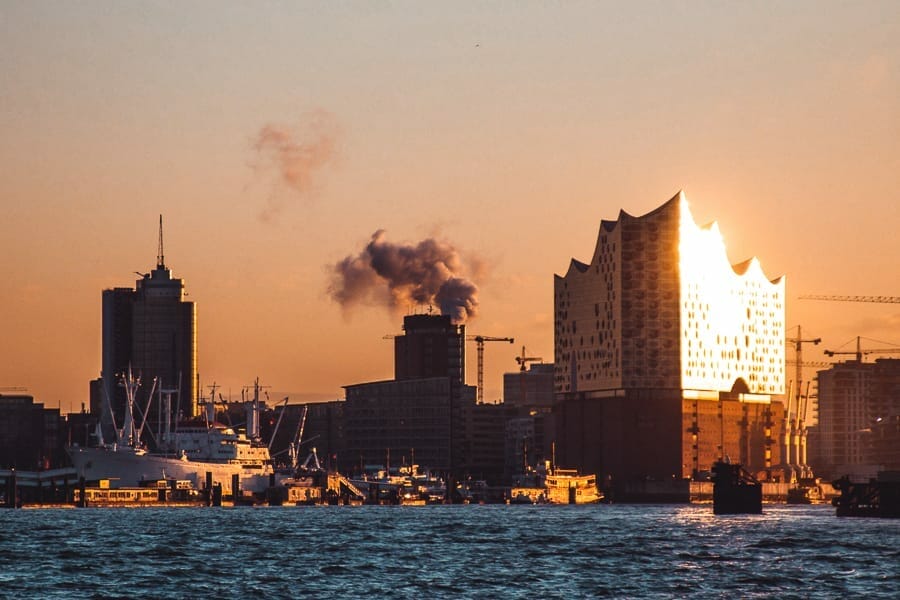 Elbphilharmonie im Sonnenaufgang - Ausflugsziele Hamburg