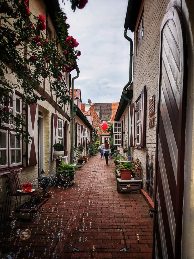 Einer der vielen Höfe in der Hansestadt Lübeck - Ausflugsziele Hamburg
