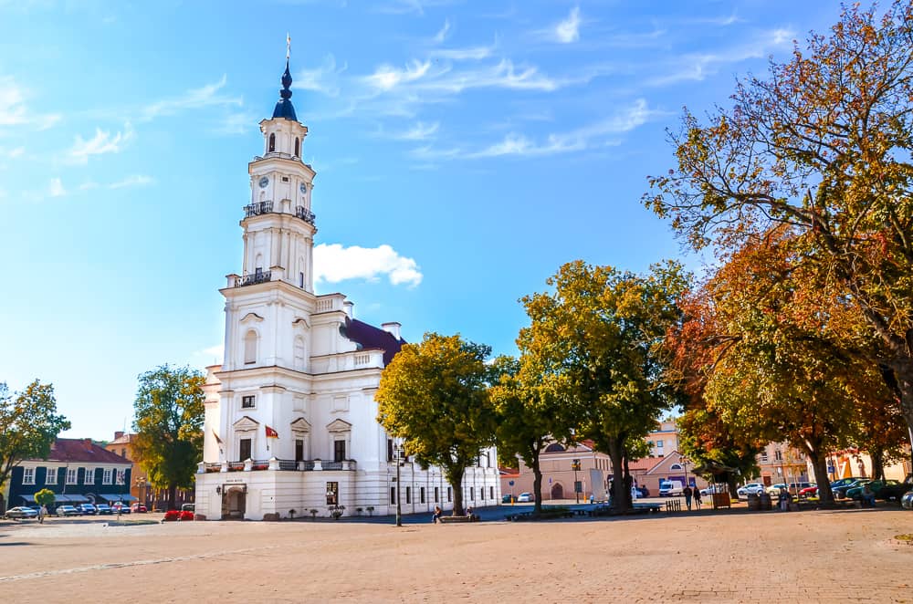 Das Rathaus von Kaunas auf dem Rathausplatz - Litauen Sehenswürdigkeiten