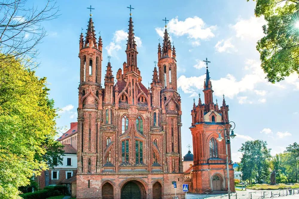 St Anna-Kirche und der Bernhardiner Kirche - Litauen Sehenswürdigkeiten