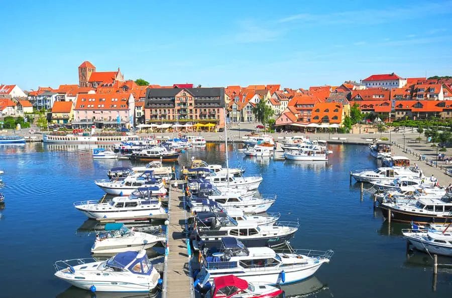 19 BEEINDRUCKENDE SEHENSWÜRDIGKEITEN, AUSFLÜGE & AKTIVITÄTEN IN WAREN AN DER MÜRITZ, DIE DU NICHT VERPASSEN DARFST 10 Stadthafen - Waren (Müritz) Sehenswürdigkeiten