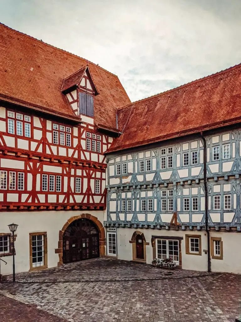 Der Eingang zum Alten Spital - Sehenswürdigkeiten in Bad Wimpfen