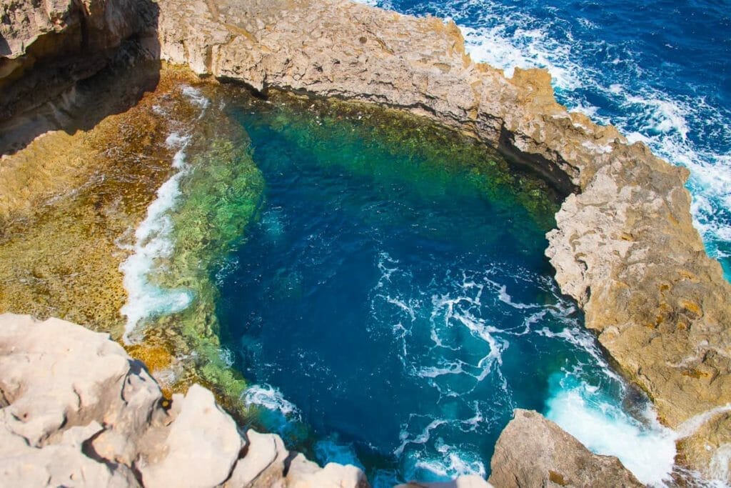 Das berühmte Blue Hole (Blaue Loch) - Malta Sehenswürdigkeiten