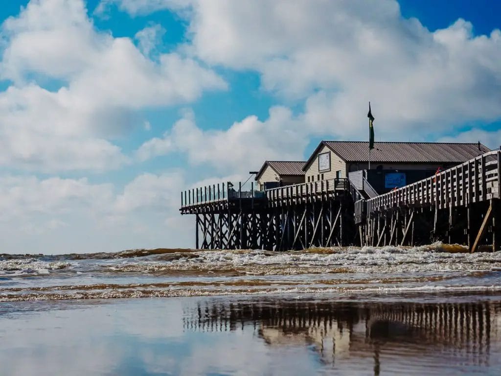 Stelzenhäuser am Strand in St. Peter-Ording - Sehenswürdigkeiten Husum