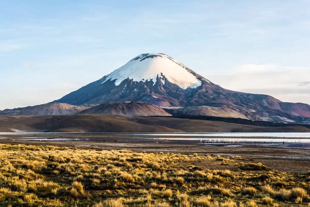 Der Bergsee Chungara mit dem Osorno Vulkan im Hintergrund - Sehenswürdigkeiten Chile