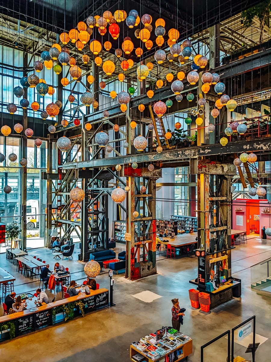 48 STUNDEN IN DER PROVINZ NORDBRABANT IN DEN NIEDERLANDEN - EIN BESUCH IN TILBURG & EINDHOVEN 22 LocHal. Eine der schönsten Bibliotheken und Arbeitsplätze die wir in letzter Zeit besucht haben - Provinz Nordbrabant - Tilburg