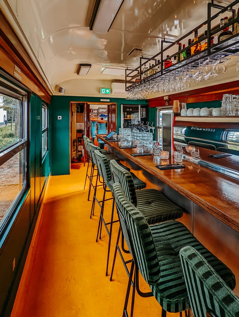 48 STUNDEN IN DER PROVINZ NORDBRABANT IN DEN NIEDERLANDEN - EIN BESUCH IN TILBURG & EINDHOVEN 15 Coole Lunch Location in Tilburg. Die Eetbar De Wagon - Provinz Nordbrabant - Tilburg