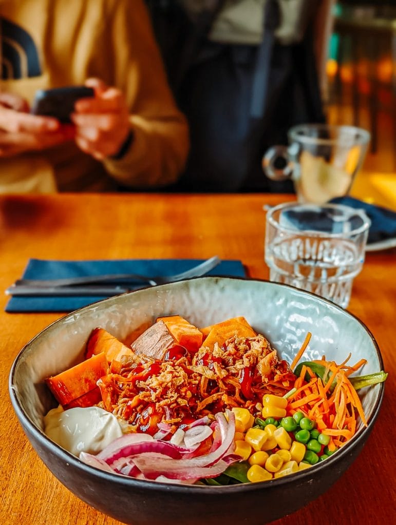 48 STUNDEN IN DER PROVINZ NORDBRABANT IN DEN NIEDERLANDEN - EIN BESUCH IN TILBURG & EINDHOVEN 17 Coole Lunch Location in Tilburg. Die Eetbar De Wagon - Provinz Nordbrabant - Tilburg