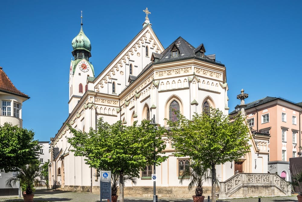 Stadtpfarrkirche St. Nikolaus am Ludwigsplatz - Rosenheim Sehenswürdigkeiten