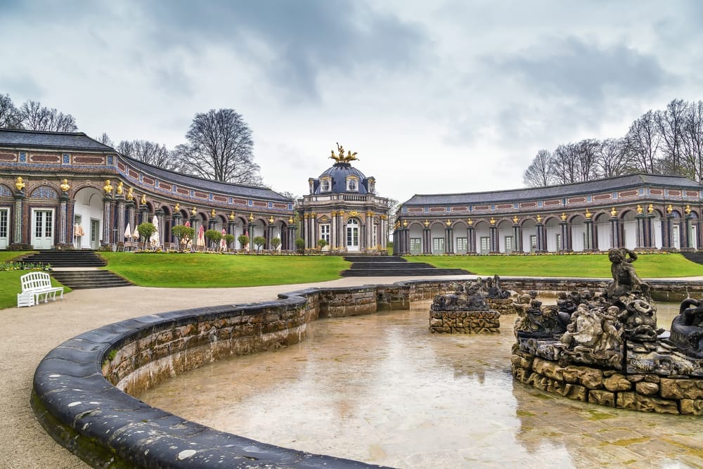 Neues Schloss im Garten der Eremitage in Bayreuth - Schöne Städte in Bayern