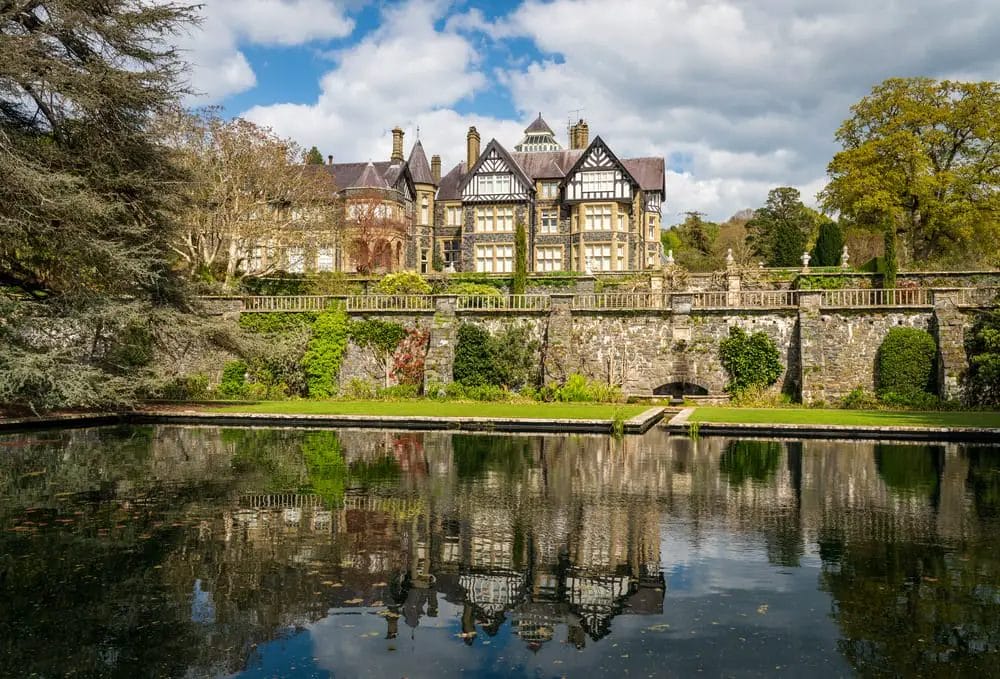 DIE 17 BESTEN WALES SEHENSWÜRDIGKEITEN - WUNDERVOLLE HIGHLIGHTS, TIPPS & AUSFLUGSZIELE 15 Bodnant Hall im Bodnant Garden - Sehenswürdigkeiten in Wales