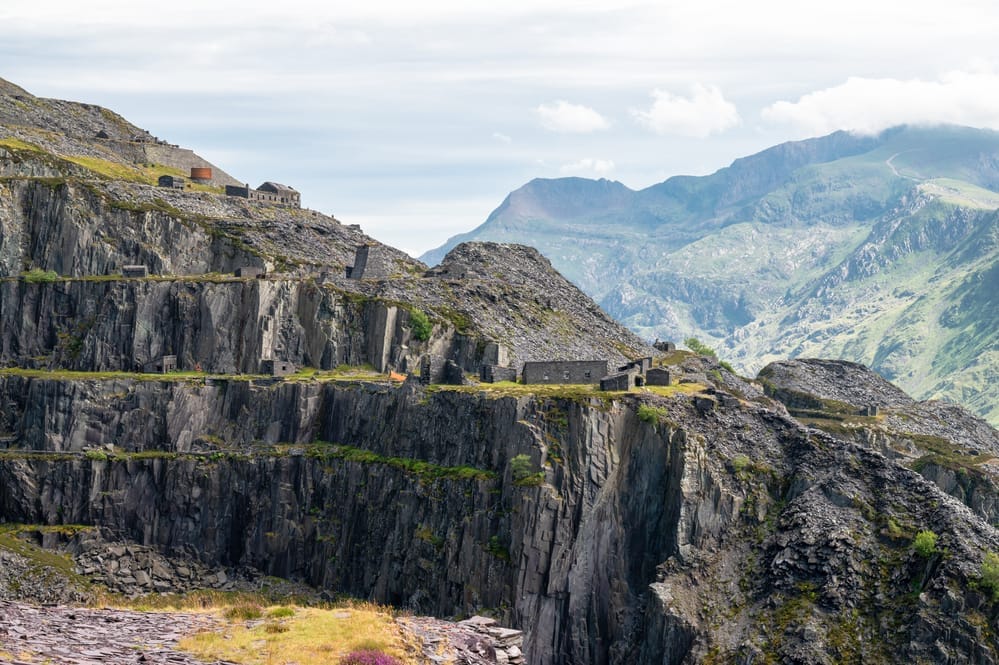 Einzigartige Schieferlandschaft im Snowdonia Nationalpark - Wales Sehenswürdigkeiten