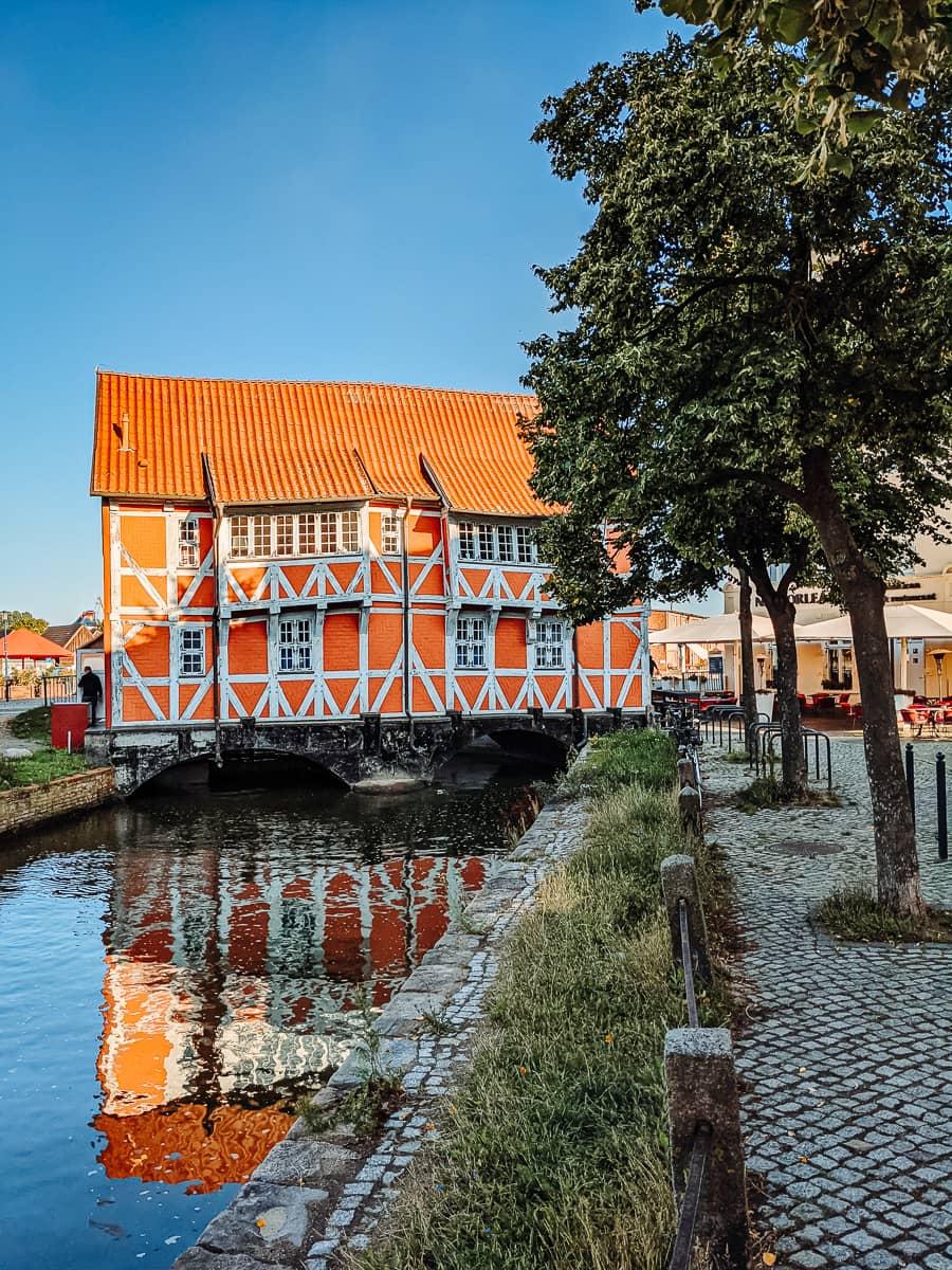 Das Rote Haus in der Hansestadt Wismar - Historische Orte in Deutschland